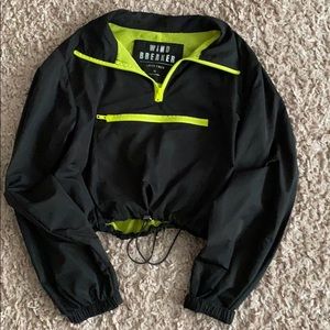 Cropped wind breaker